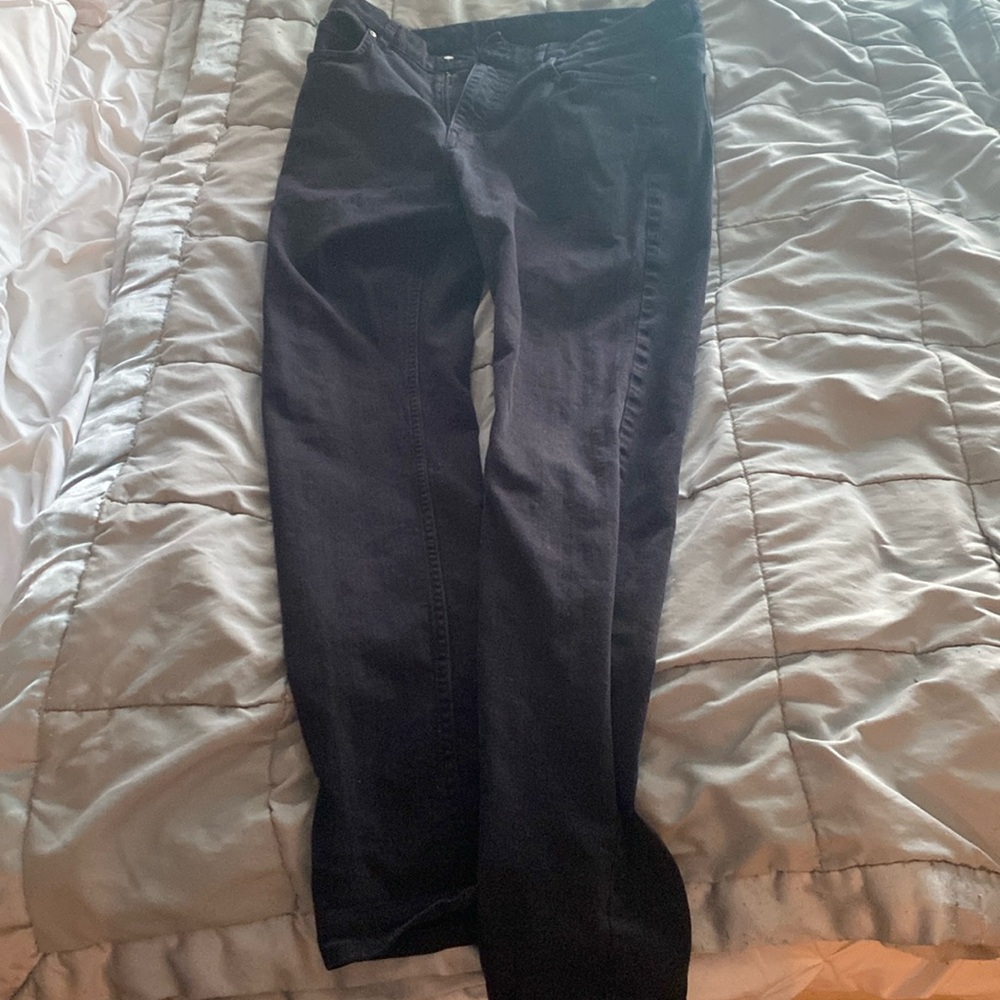 Skinny fit coupe moulante.